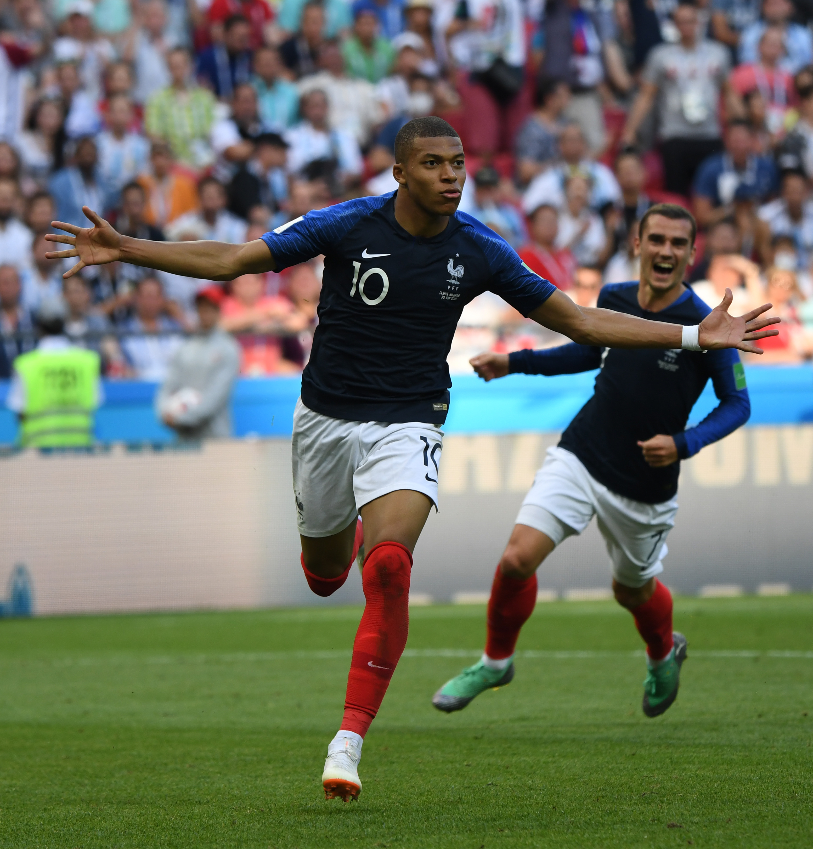 尤文官方：弗拉霍维奇左长收肌肌肉肌腱交界处严重损伤