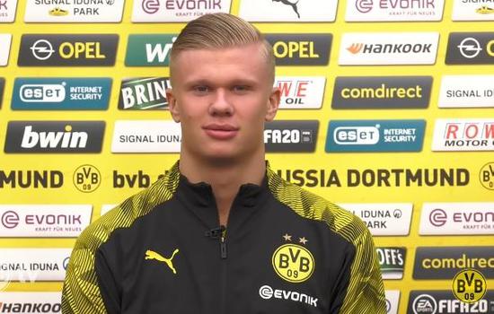 跟队记者：莱奥续约谈判还没正式开启，但俱乐部正在讨论