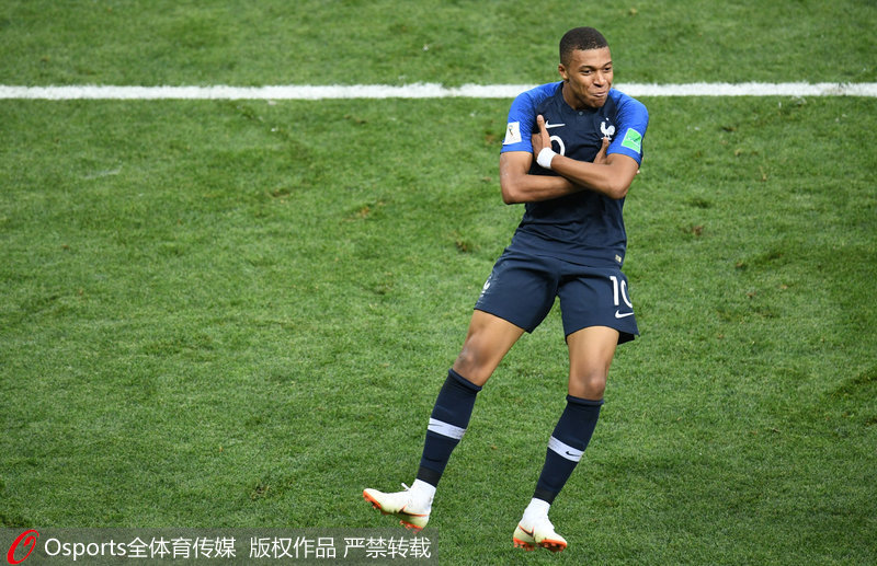 泰山纪念建队32周年，队史5次夺顶级联赛冠军，8次足协杯冠军