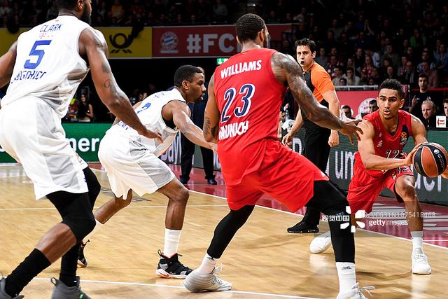 [NBA]克莱伯前场板助攻 詹姆斯跟进暴扣